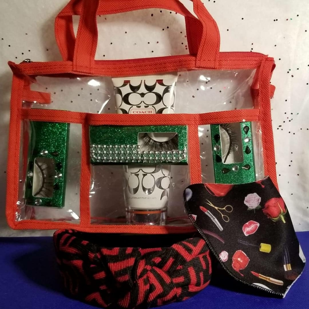 Different purse bundles one low price